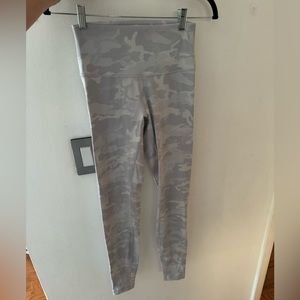 Lululemon size 6 white camo leggings (high impact) used